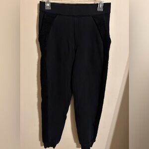 Lululemon Scuba Jogger *Sherpa Stripe
Black